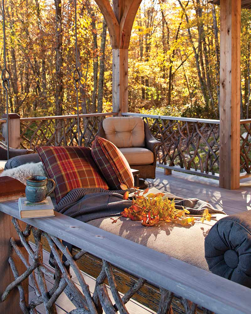 Уютная терраса на даче. Осенняя терраса. Веранда осенью. Осенняя веранда.